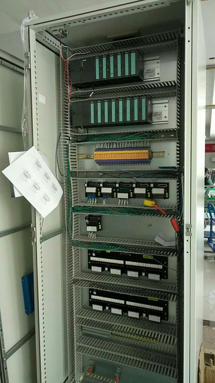 1-1ZHG44940303.jpg